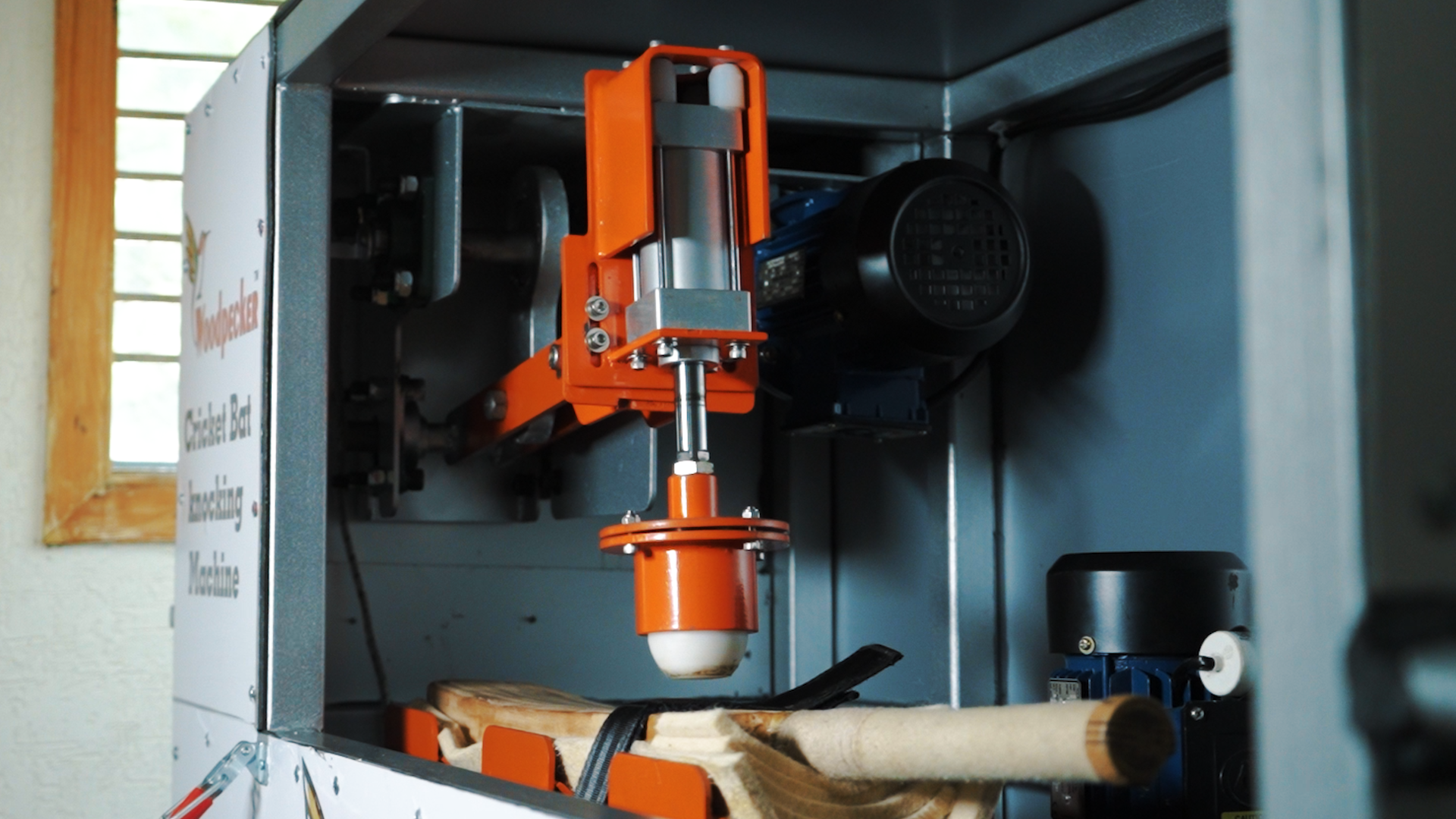 Cricket Bat knocking Machine (shipping Included)