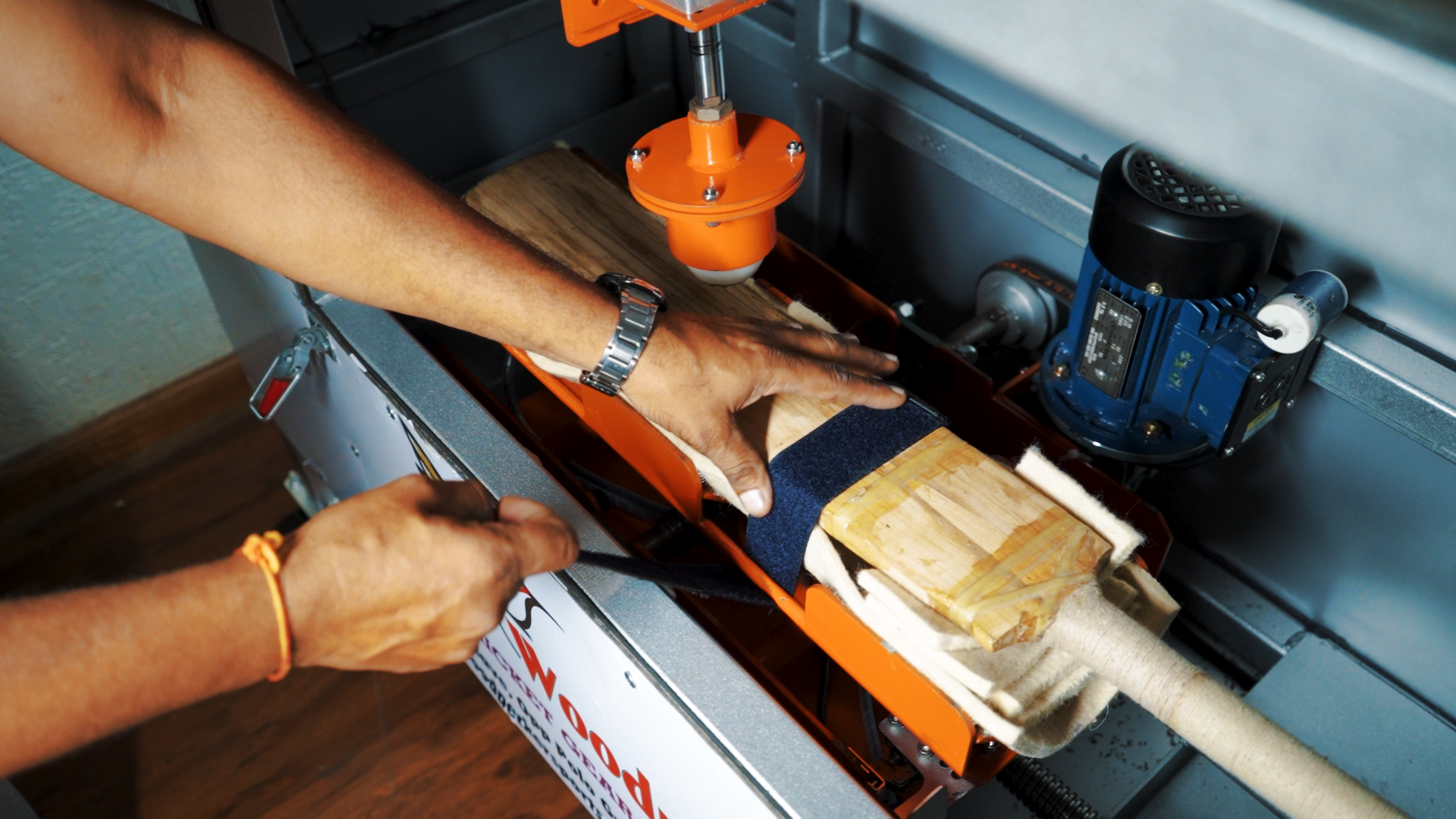 Cricket Bat knocking Machine (shipping Included)